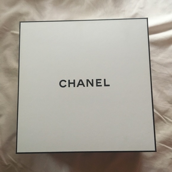 Chanel 8-Piece Packaging, W/ Large Glossy Box Chanel logo Tissue Paper & Wax ST - Picture 3 of 13